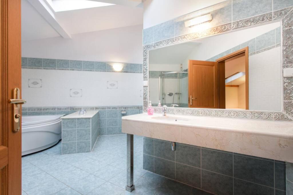 Florianska Penthouse Delux Leilighet Krasków Eksteriør bilde